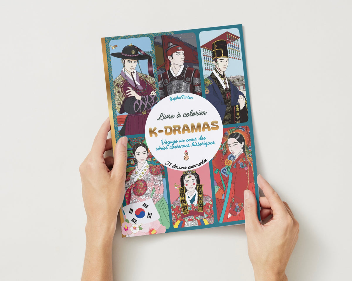 Photo Livre K-Dramas Sageuk tenu par deux mains